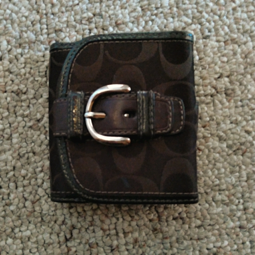 🙈Brown Coach Wallet w/ Snap & Buckle🙈